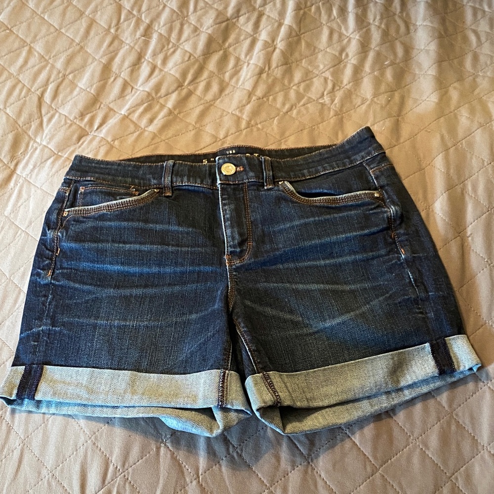 White House Black Market The 5 inch Short
